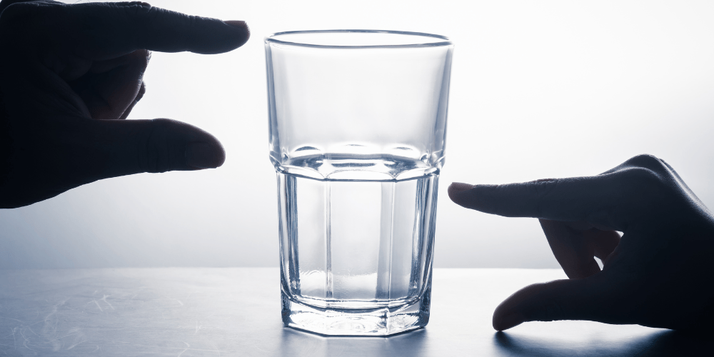Il bicchiere mezzo pieno: l’ottimismo come indicatore di intelligenza emotiva